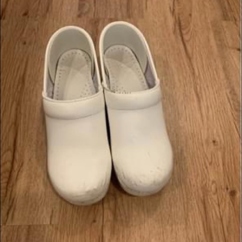Dansko clogs white